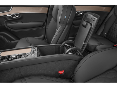 2026 Volvo XC90 B5 Plus