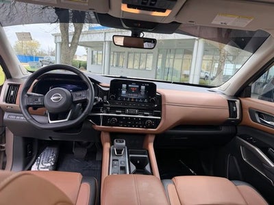 2025 Nissan Pathfinder Platinum