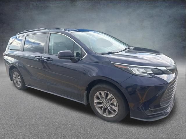 2022 Toyota Sienna LE