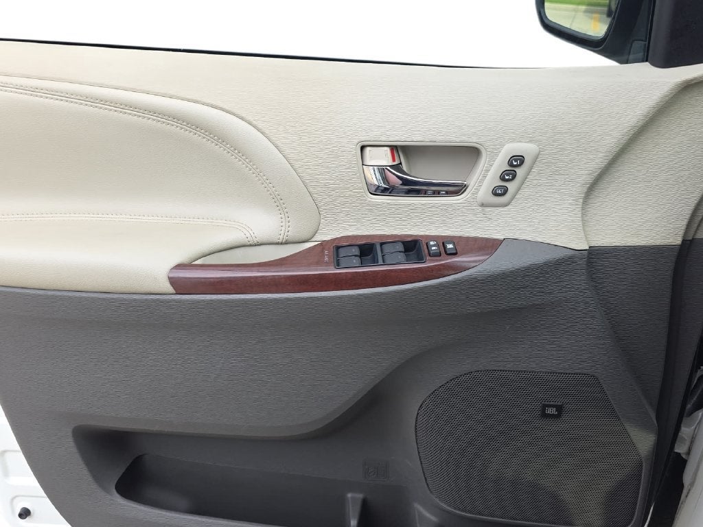 2011 Toyota Sienna XLE AAS