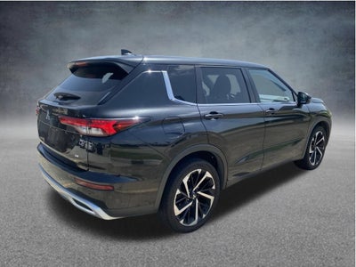 2023 Mitsubishi Outlander SE