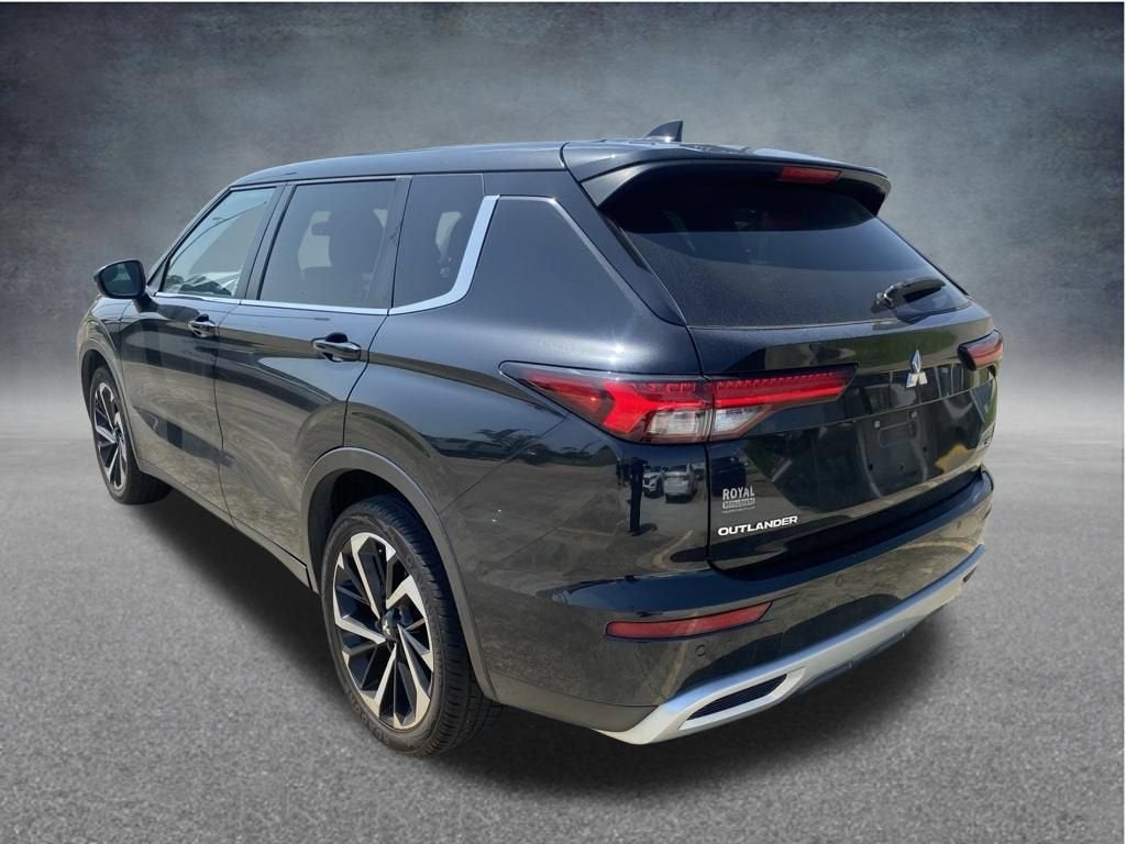 2023 Mitsubishi Outlander SE