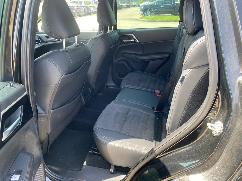 2023 Mitsubishi Outlander SE