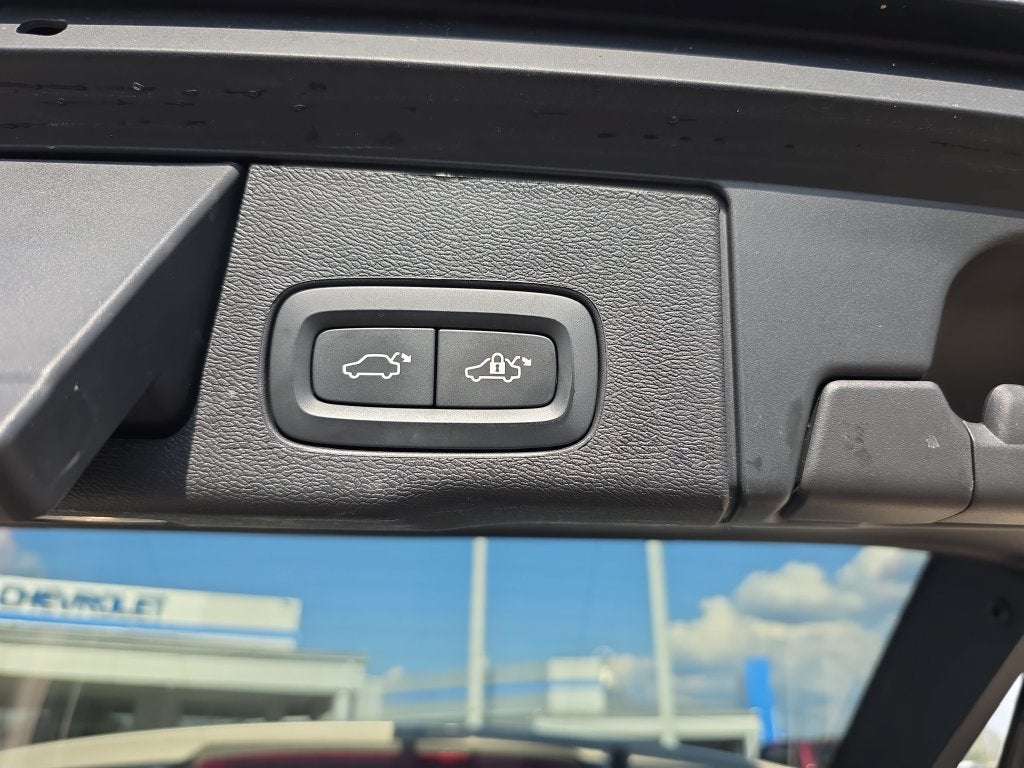 2025 Volvo XC60 Plus