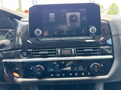 2025 Nissan Pathfinder SV