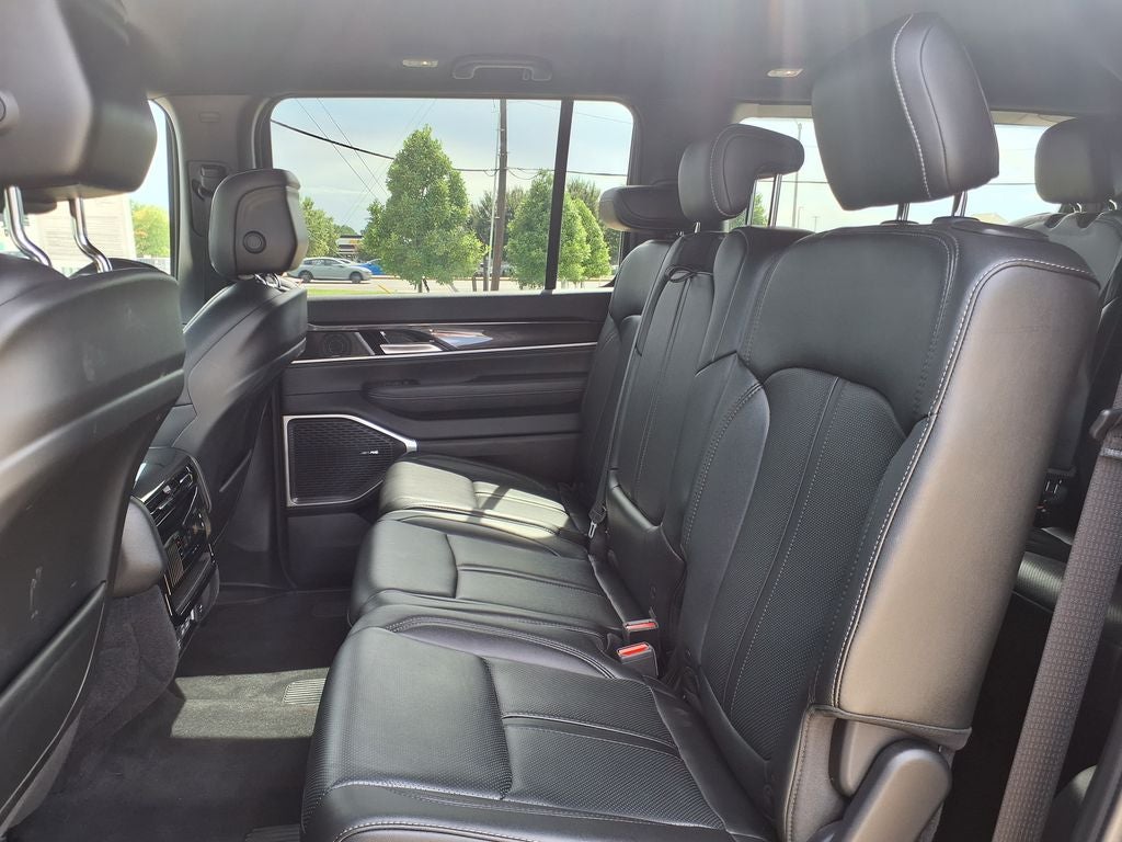 2024 Jeep Wagoneer Base
