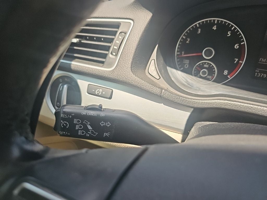 2013 Volkswagen Passat 2.5 SE