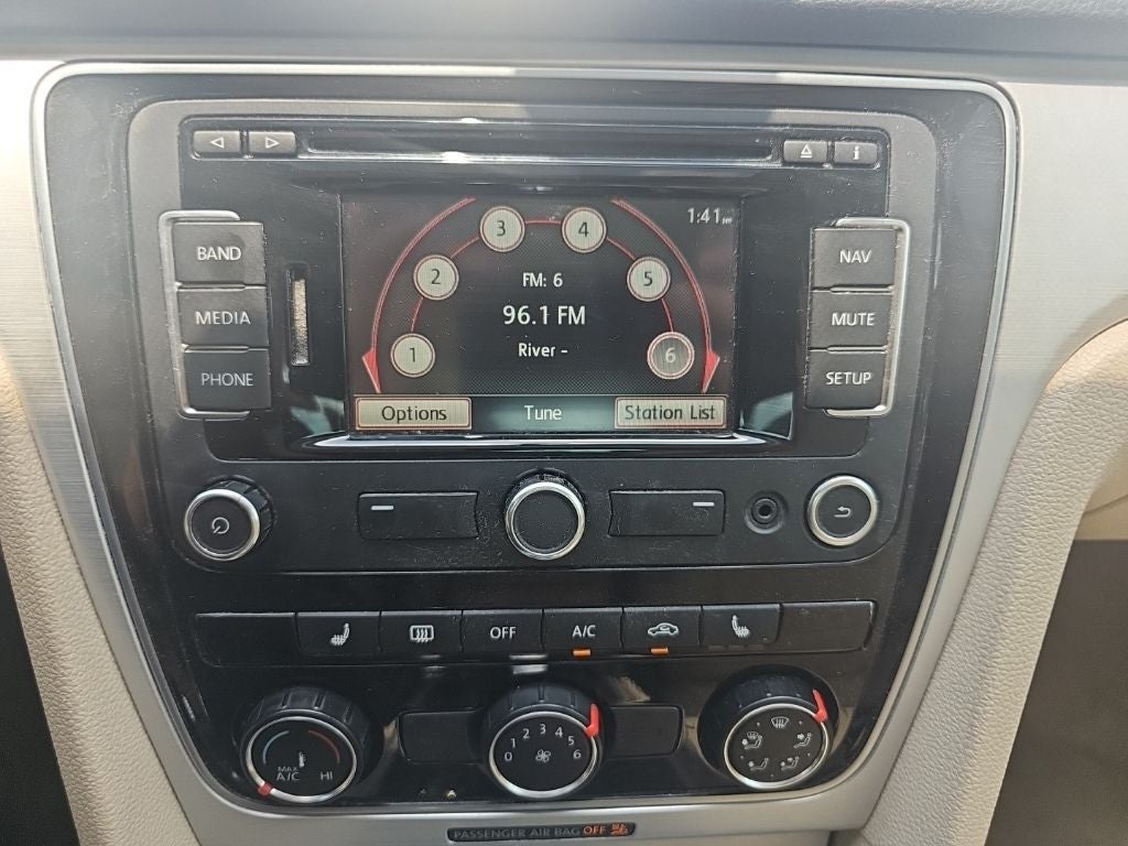 2013 Volkswagen Passat 2.5 SE