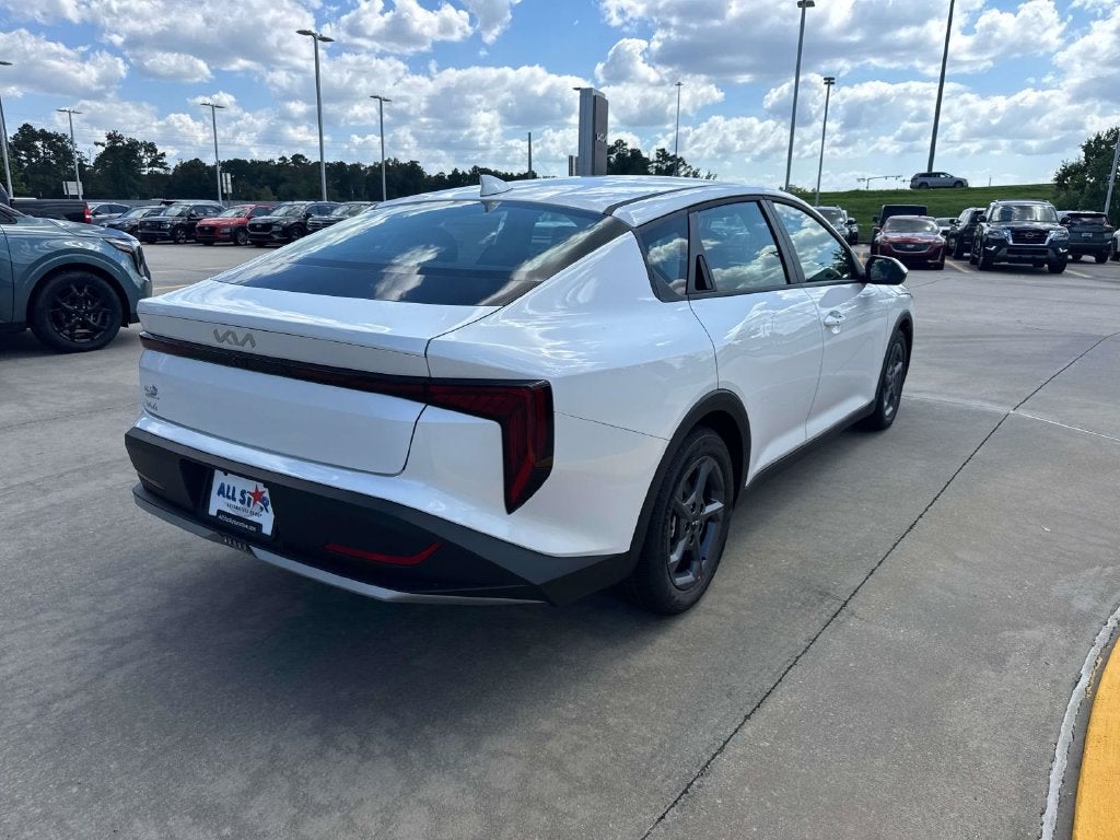 2026 Kia K4 LXS
