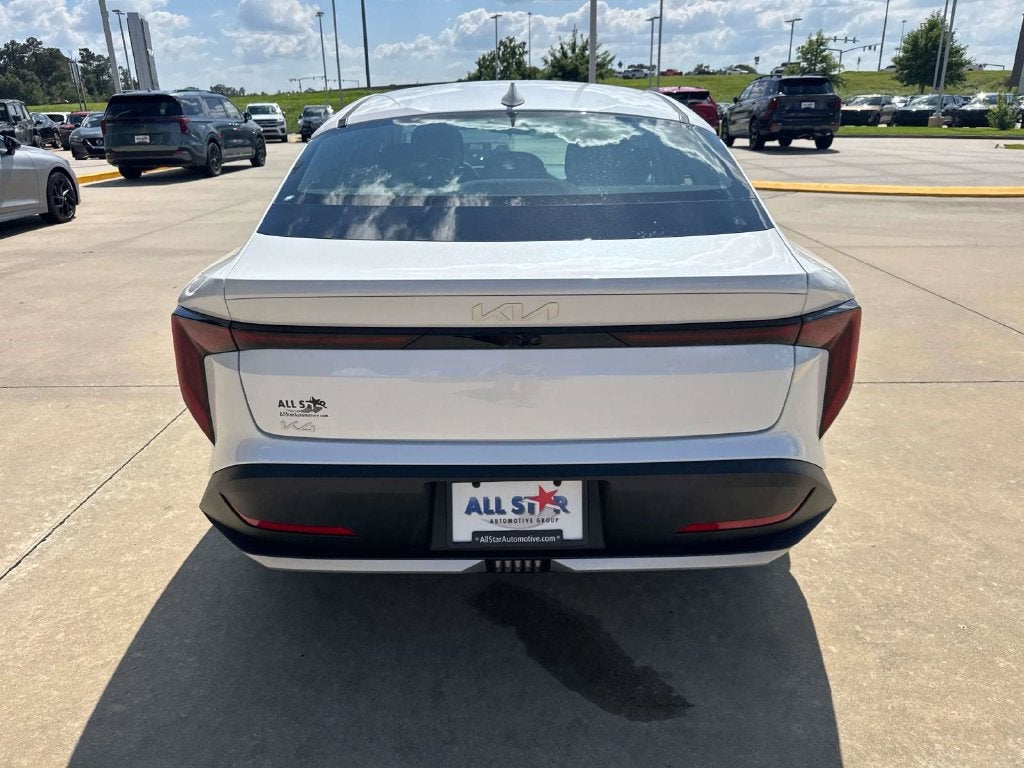 2026 Kia K4 LXS