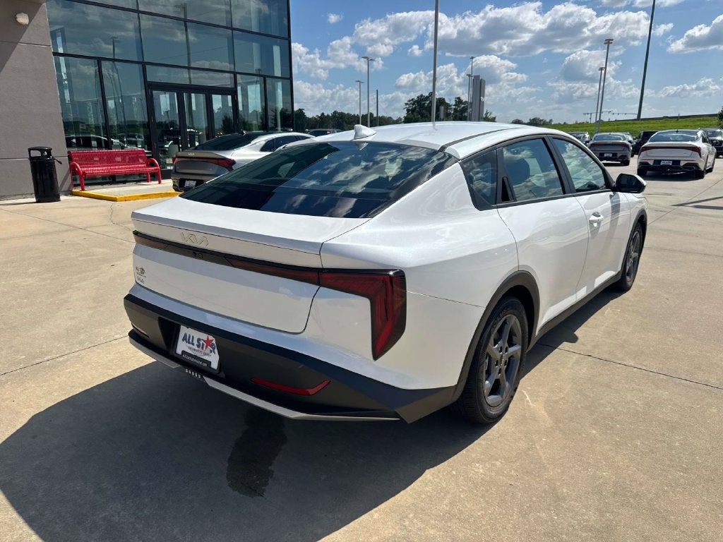 2026 Kia K4 LXS