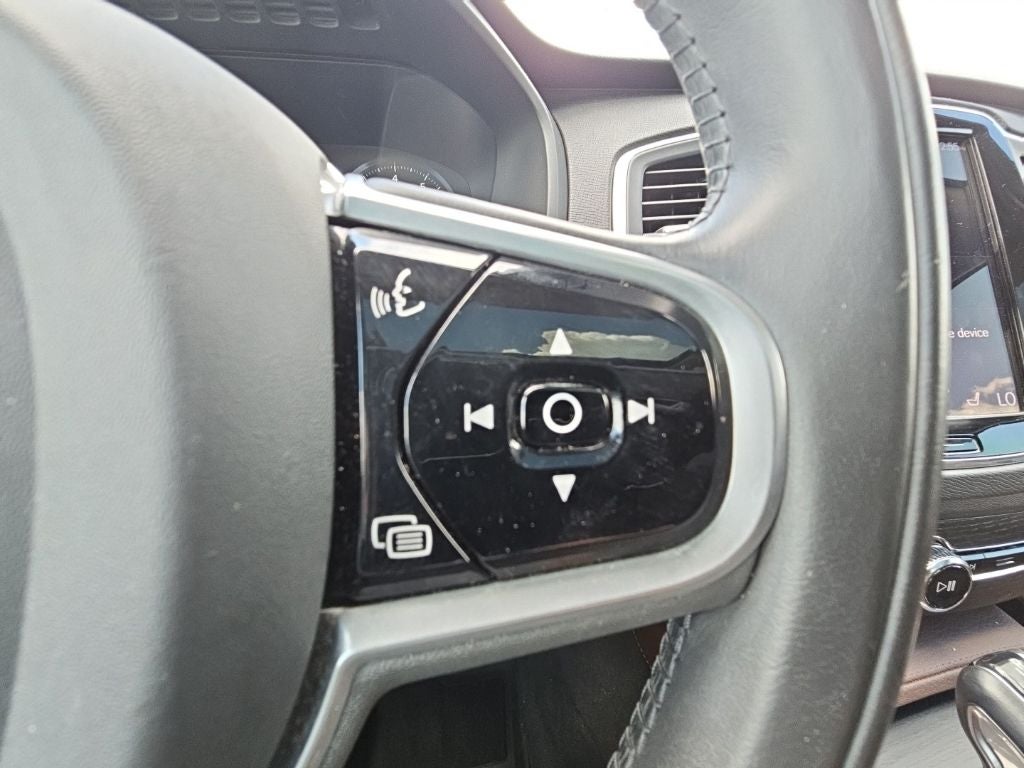 2020 Volvo XC90 T6 Momentum