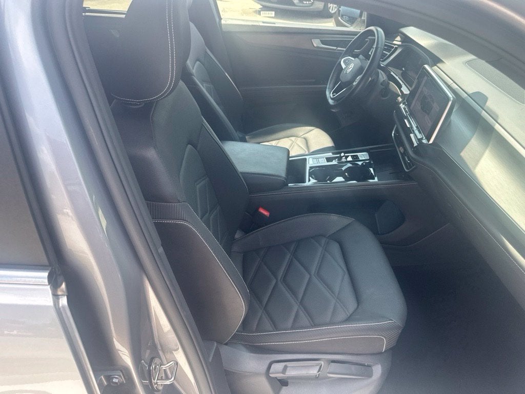 2025 Volkswagen Atlas Cross Sport 2.0T SE w/Technology