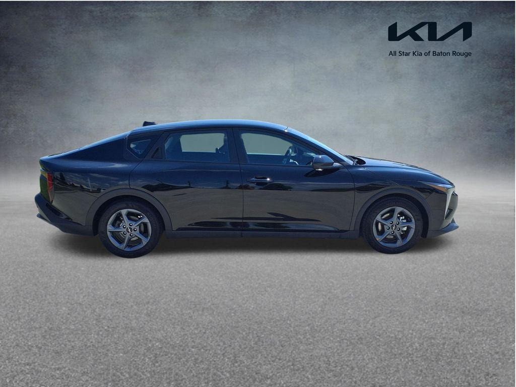 2025 Kia K4 LXS AT's photo