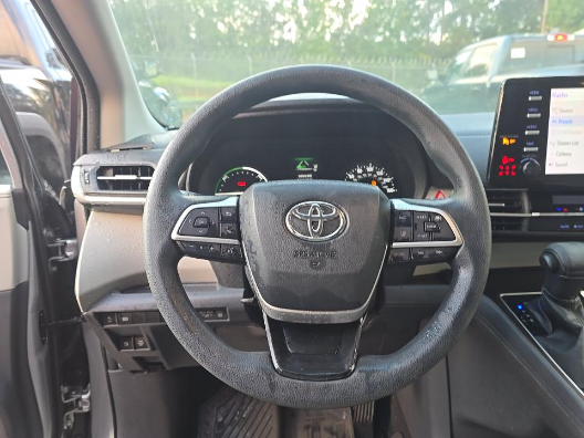 2021 Toyota Sienna LE 8 Passenger