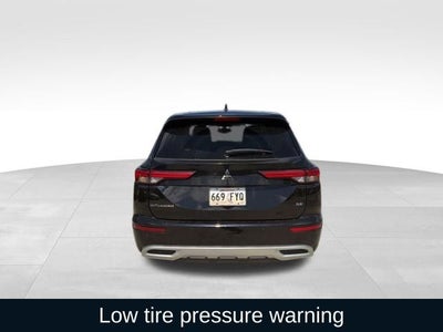 2023 Mitsubishi Outlander SE