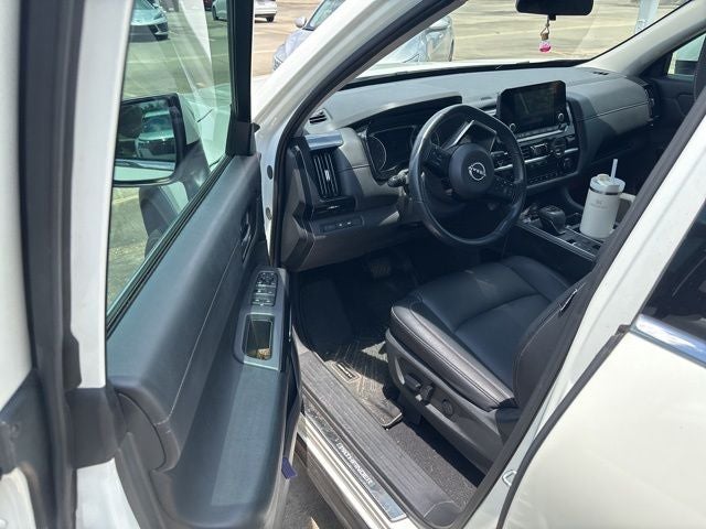 2023 Nissan Pathfinder SV