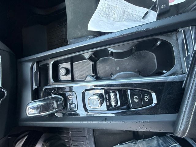 2019 Volvo XC60 Hybrid T8 R-Design