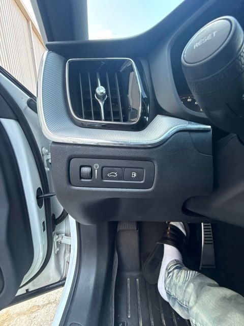 2019 Volvo XC60 Hybrid T8 R-Design