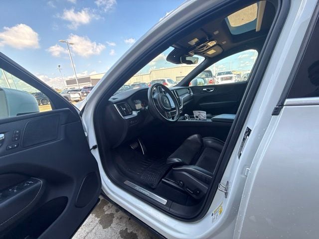 2019 Volvo XC60 Hybrid T8 R-Design