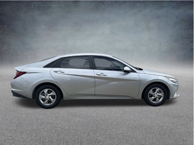 2022 Hyundai Elantra SE
