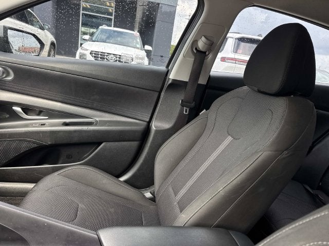 2022 Hyundai Elantra SE