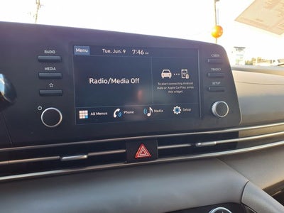 2024 Hyundai Elantra SE