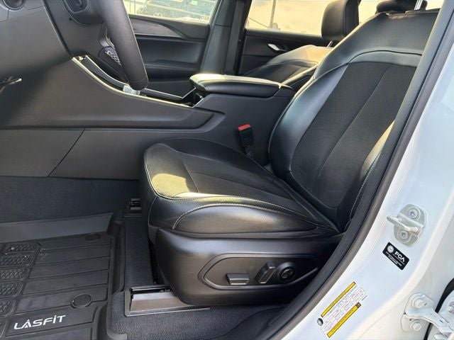 2023 Jeep Grand Cherokee L Altitude 4x2