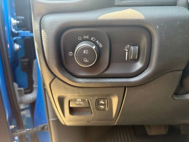 2023 RAM 1500 Big Horn Crew Cab 4x4 5'7' Box