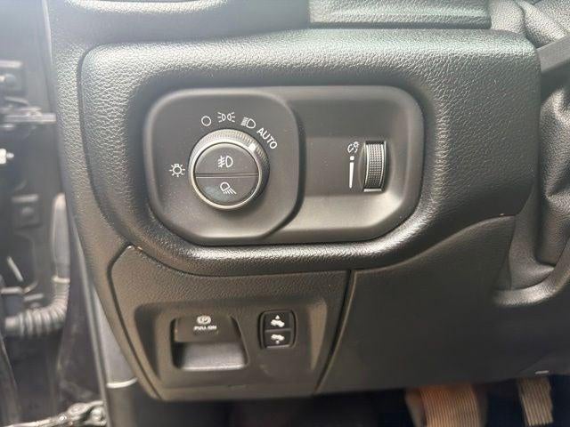 2020 RAM 1500 Big Horn Crew Cab 4x4 5'7' Box