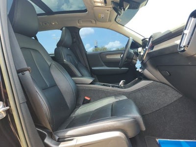 2023 Volvo XC40 B4 Plus Dark Theme