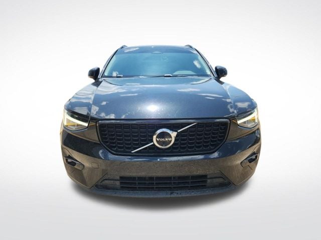 2023 Volvo XC40 B4 Plus Dark Theme