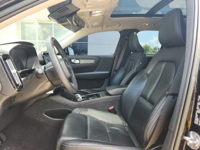 2023 Volvo XC40 B4 Plus Dark Theme
