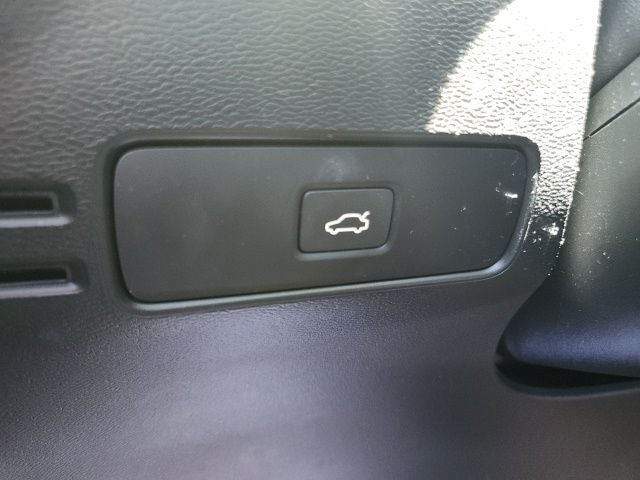2023 Volvo XC40 B4 Plus Dark Theme
