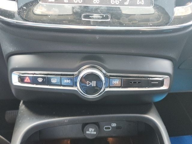 2023 Volvo XC40 B4 Plus Dark Theme
