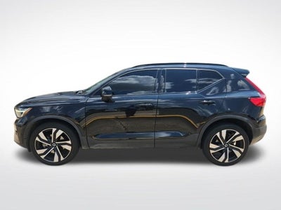2023 Volvo XC40 B4 Plus Dark Theme