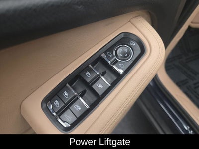 2023 Porsche Macan Base