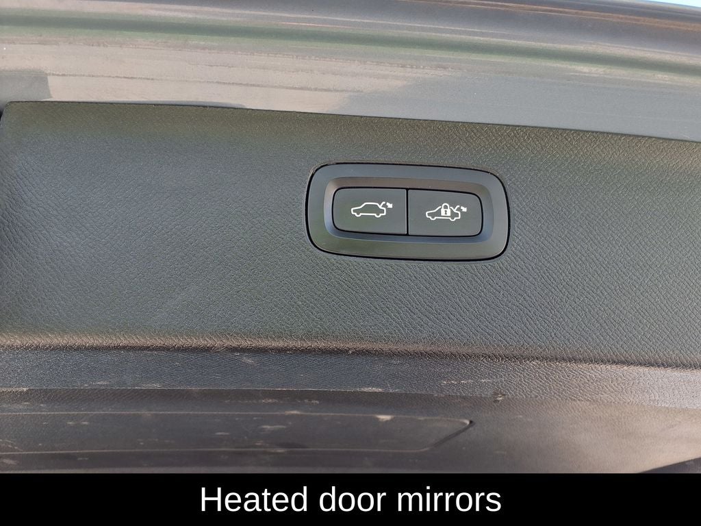 2020 Volvo XC90 T6 Momentum