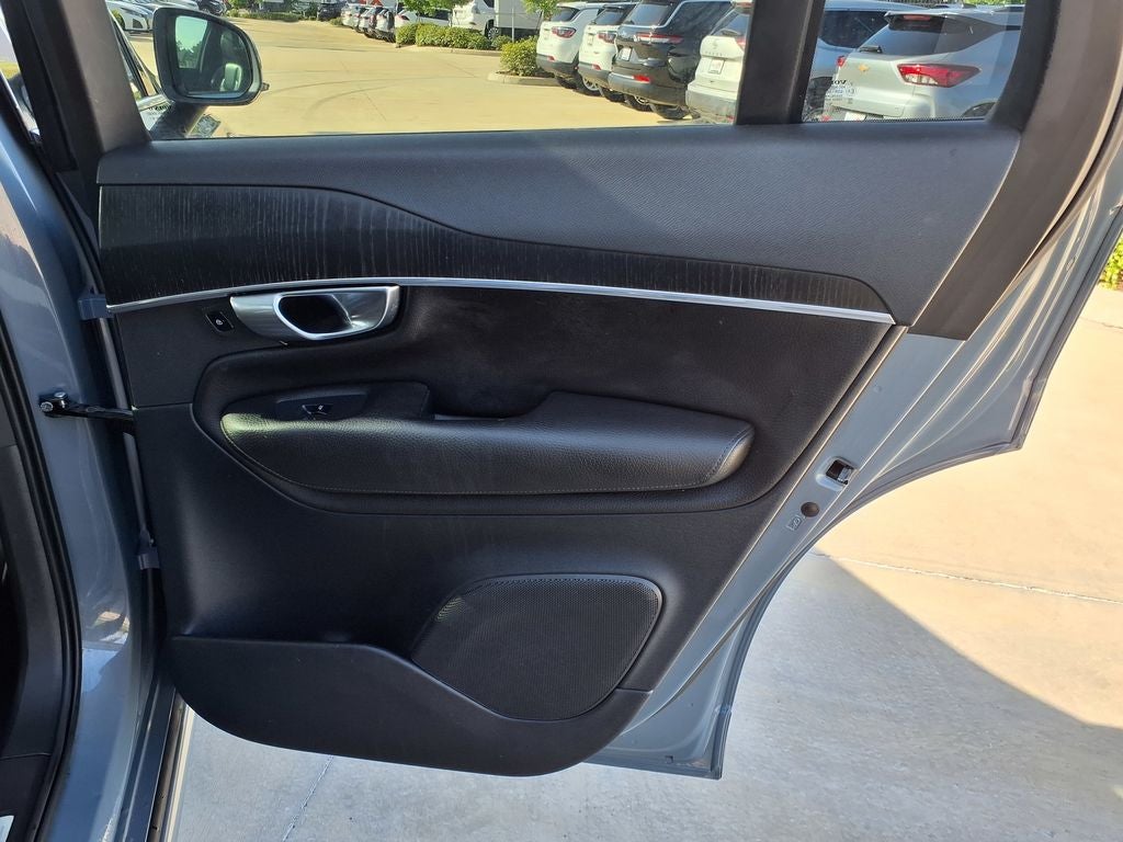 2020 Volvo XC90 T6 Momentum