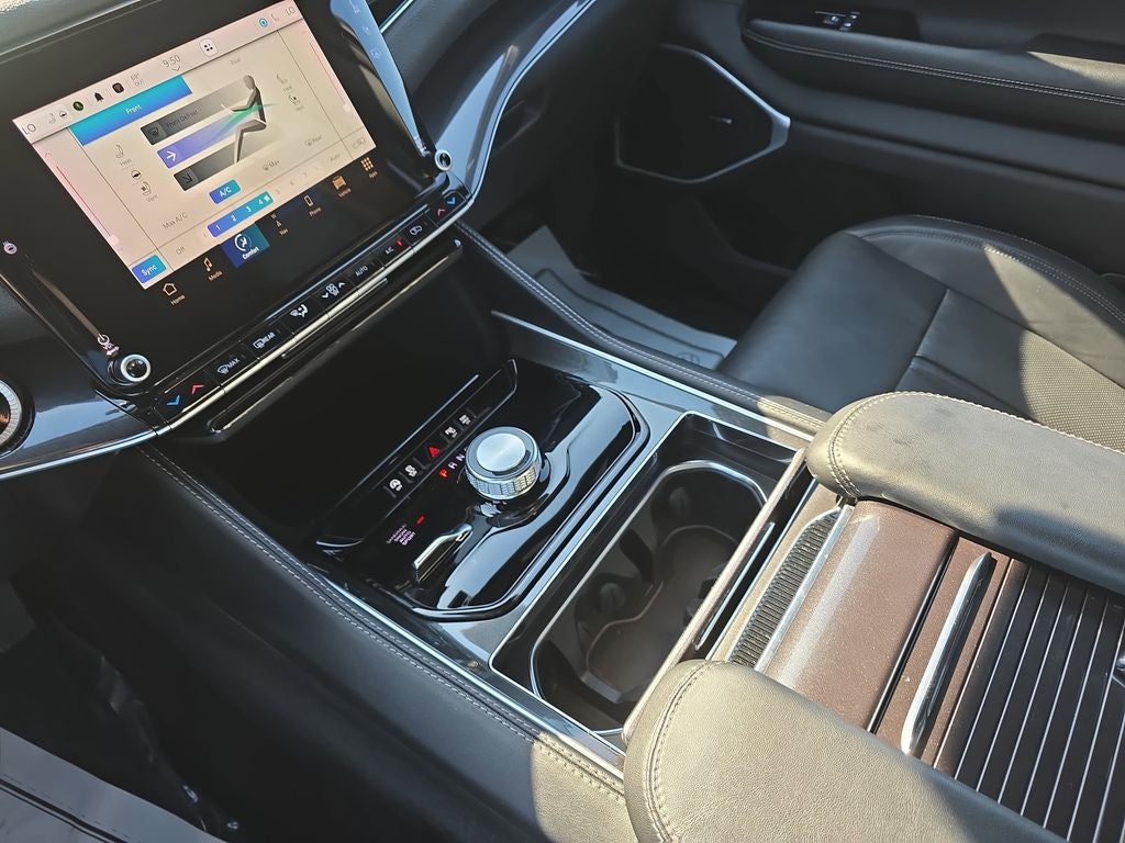 2024 Jeep Wagoneer Base