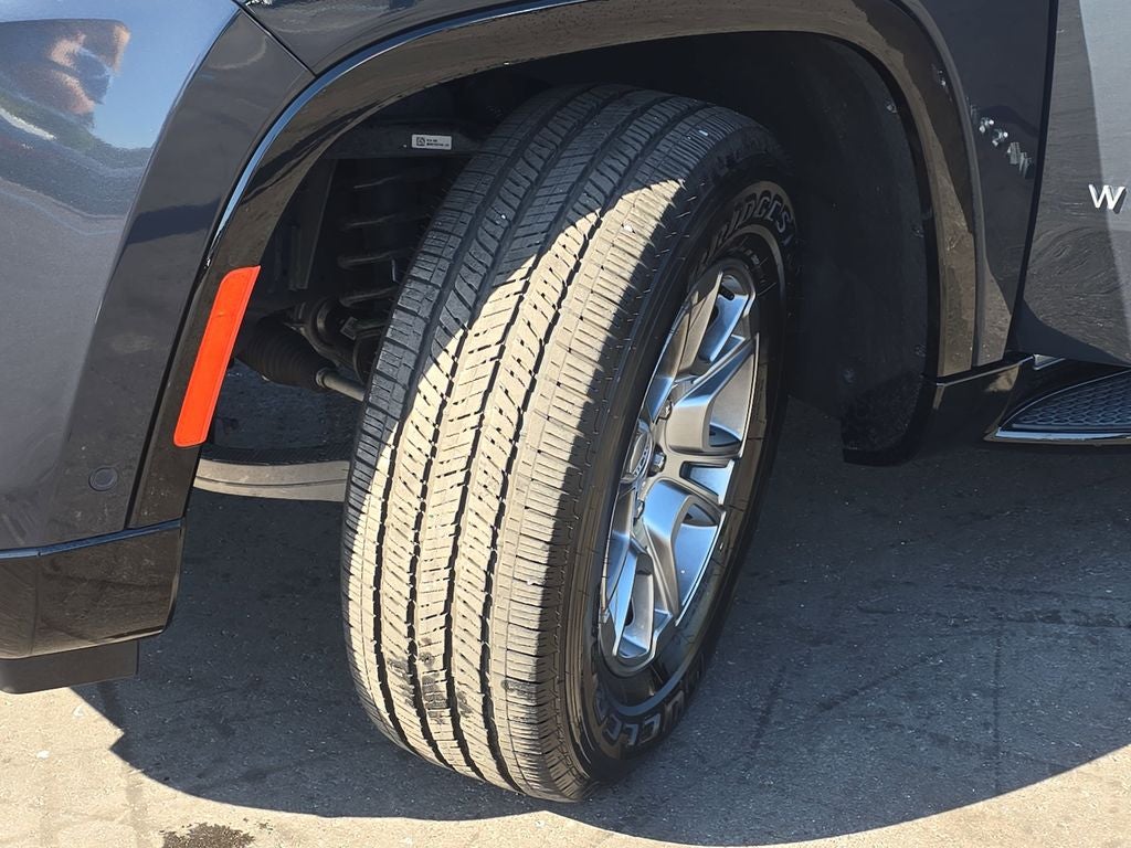 2024 Jeep Wagoneer Base