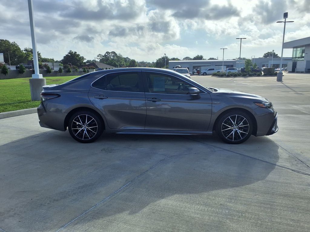 2024 Toyota Camry Hybrid SE