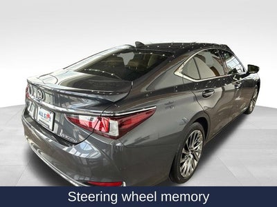 2025 Lexus ES 300h Luxury