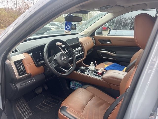 2024 Nissan Pathfinder Platinum