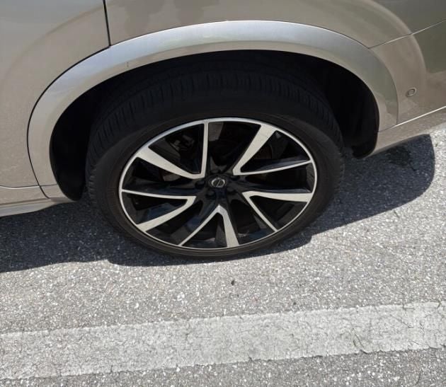 2024 Volvo XC90 B6 Plus Bright Theme