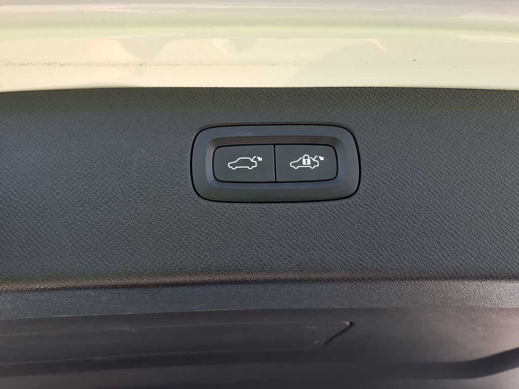 2023 Volvo XC90 B6 Core