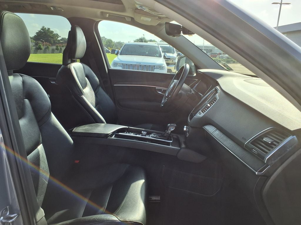 2020 Volvo XC90 T6 Momentum
