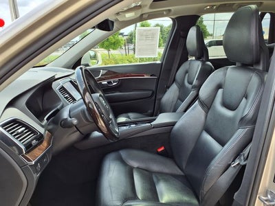 2016 Volvo XC90 T6 Momentum
