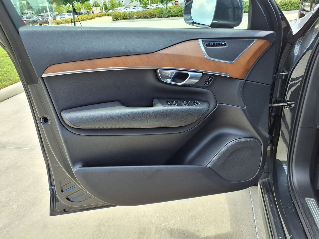 2021 Volvo XC90 T6 Momentum