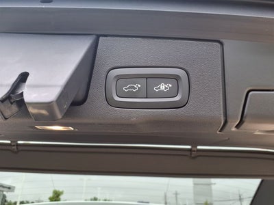 2023 Volvo XC60 B5 Ultimate Bright Theme